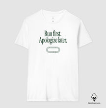 Camiseta de corrida - Run first. Apologize later.